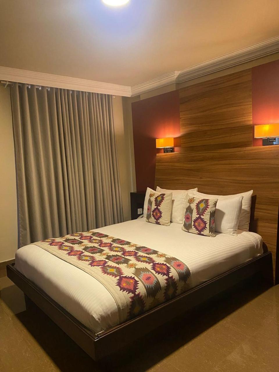 Home Suites Boutique Hotel Freetown Eksteriør billede